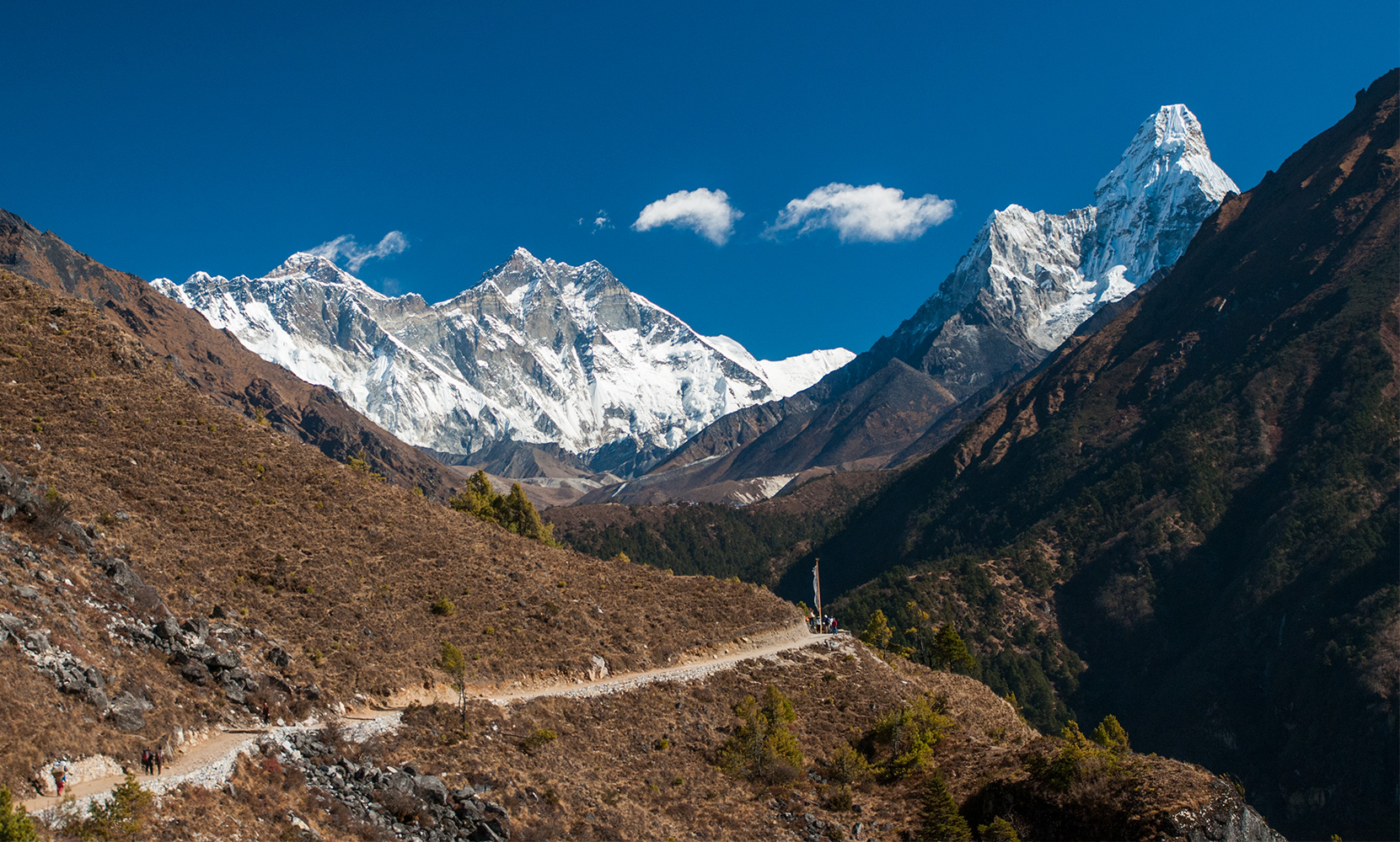 En route from Namche Bazaar to Tengboche, with Everest etc ahead.Nikon D300, 17-35mm. November 2008