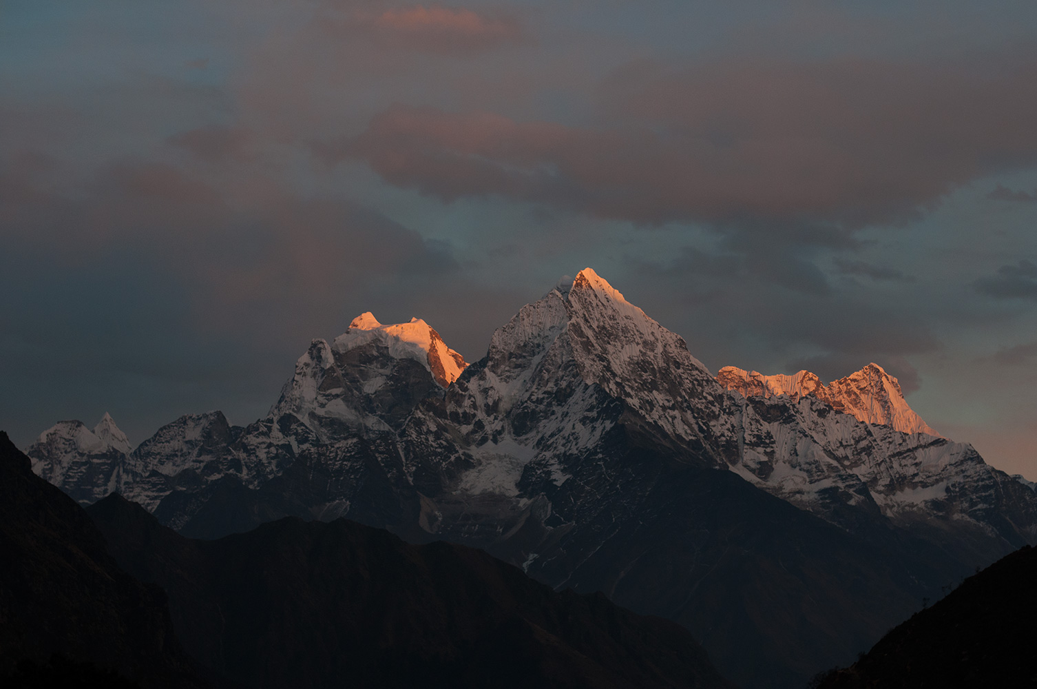 From Thame Village in the Khumbu. On the far left is Melanphulan (6573m) in shadow, with Kantega, Thamserku and Kyashar catching the last rays of the sun.Nikon D300, 50mm. December 2008