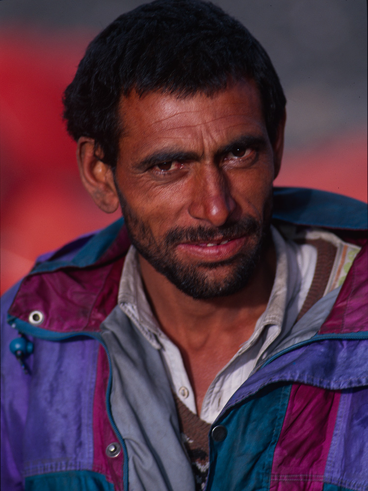 A porter from Askole village
