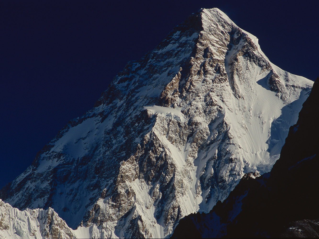Telephoto of the summit from Concordia