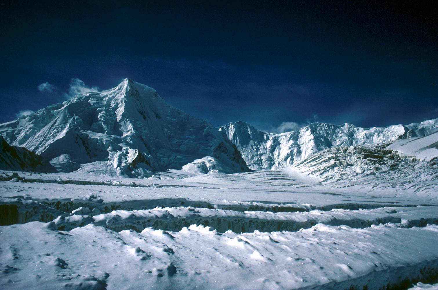 Seen from the upper Braldu Glacier, ShimshalCanon A1, 28mm