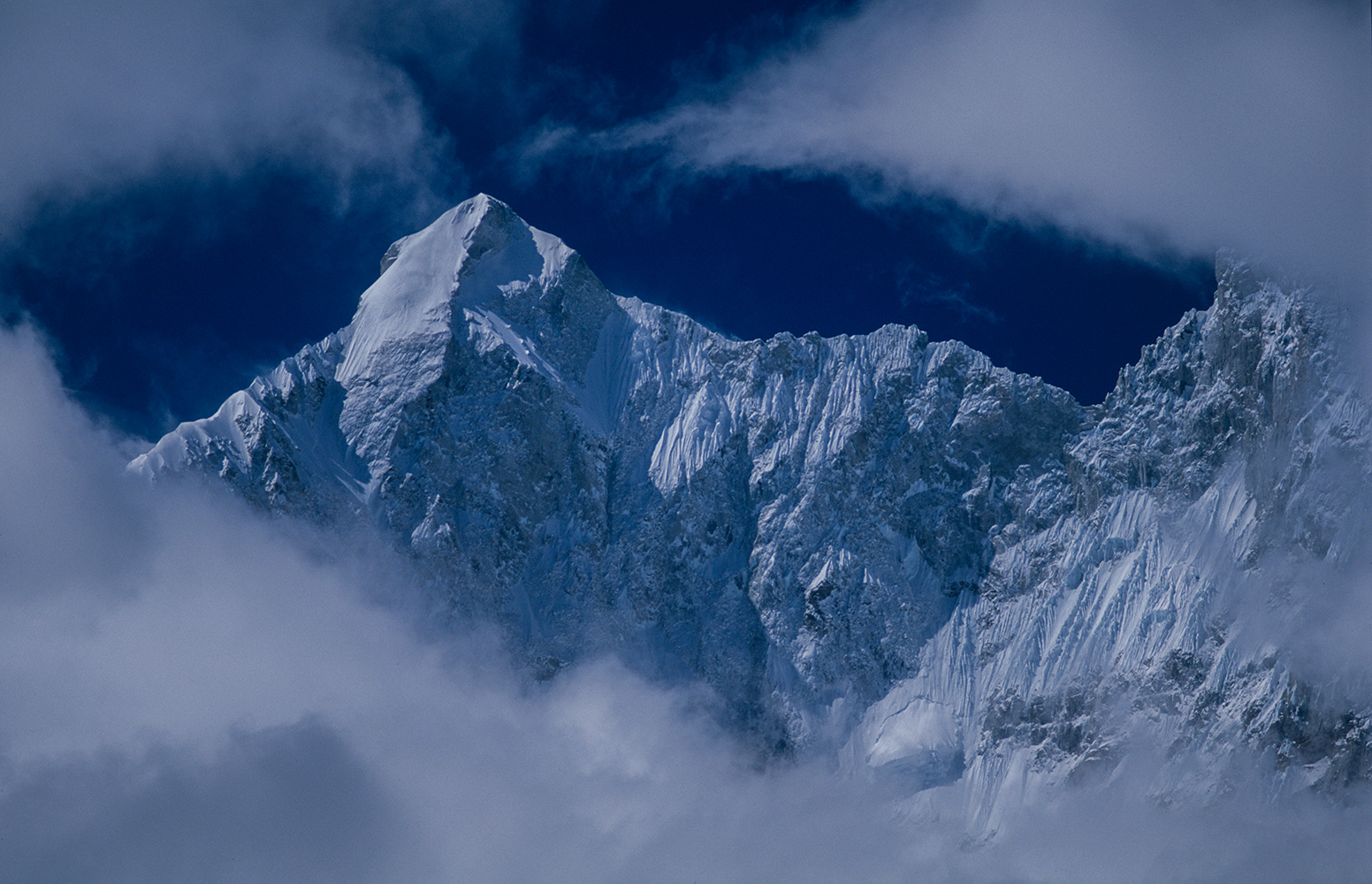 The main summit, glimpsed briefly through a hole in the cloud from the descent from the Langma LaNikon F5, 180mm, Fuji Velvia 100