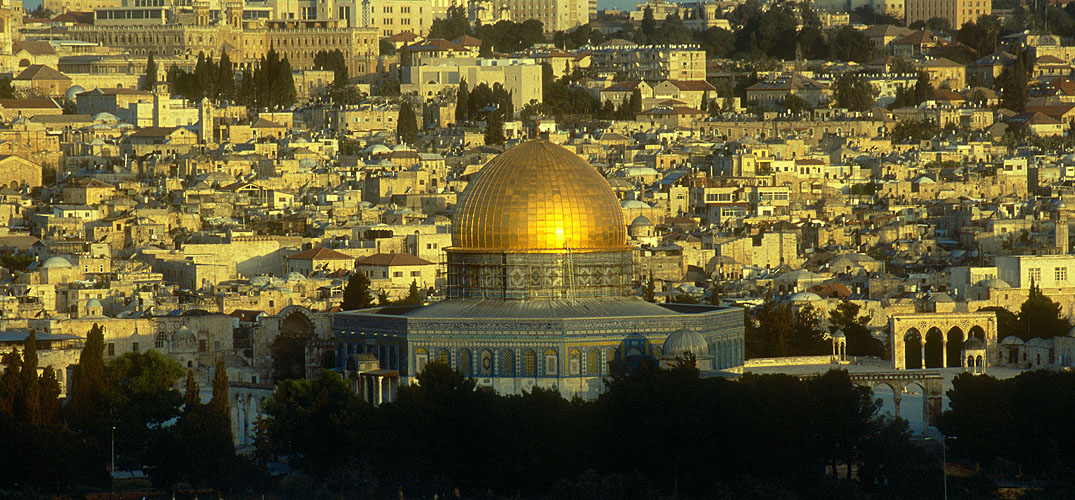 Morning light on the Dome of the Rock / Al Aqsa, JerusalemNikon f5, 17-35mm, Fuji Velvia 100