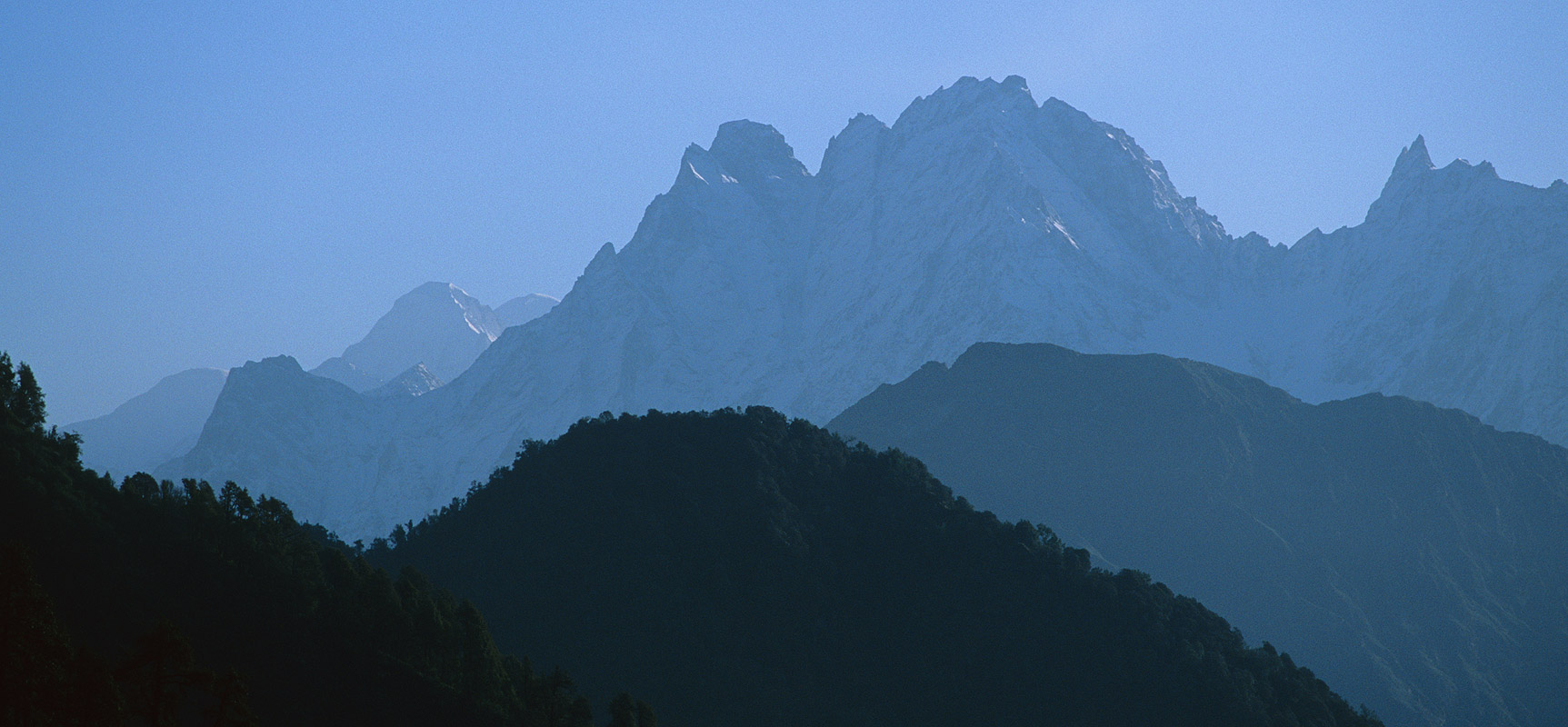Early morning silhouette from the eastertn side of the Sudamkhan Khal passNikon F90X, 180mm, Fuji Velvia
