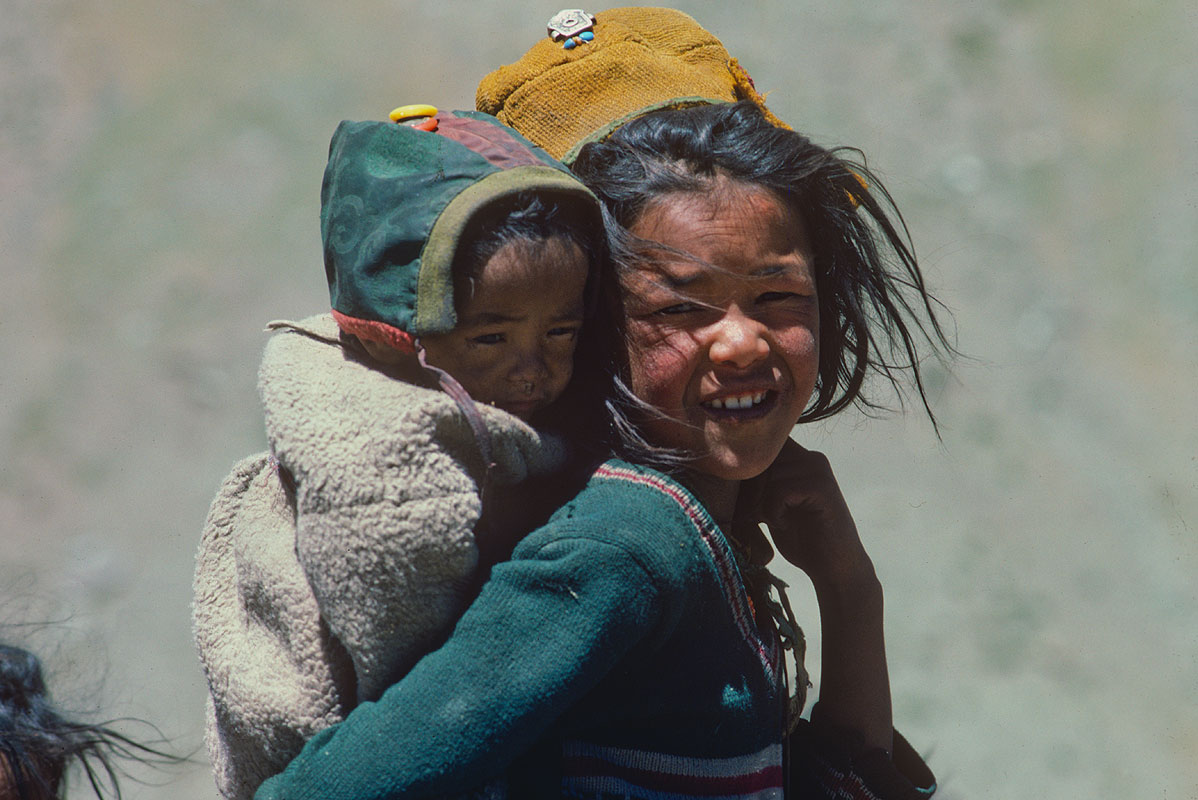 Children in the villageCanon A1, 28mm, Kodachrome