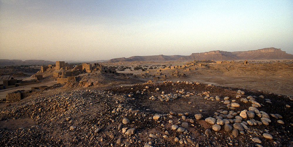 The ruins of Shabwa, once a flourishing South Arabian city on the incense route, with as many as sixty templesNikon F5, 17-35mm, Fuji Velvia 100