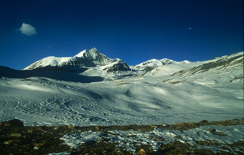 Seen from the top of Hidden Valley. French Pass (5360m) is at the far left of this shot.Nikon FM2, 24mm, Fuji Velvia