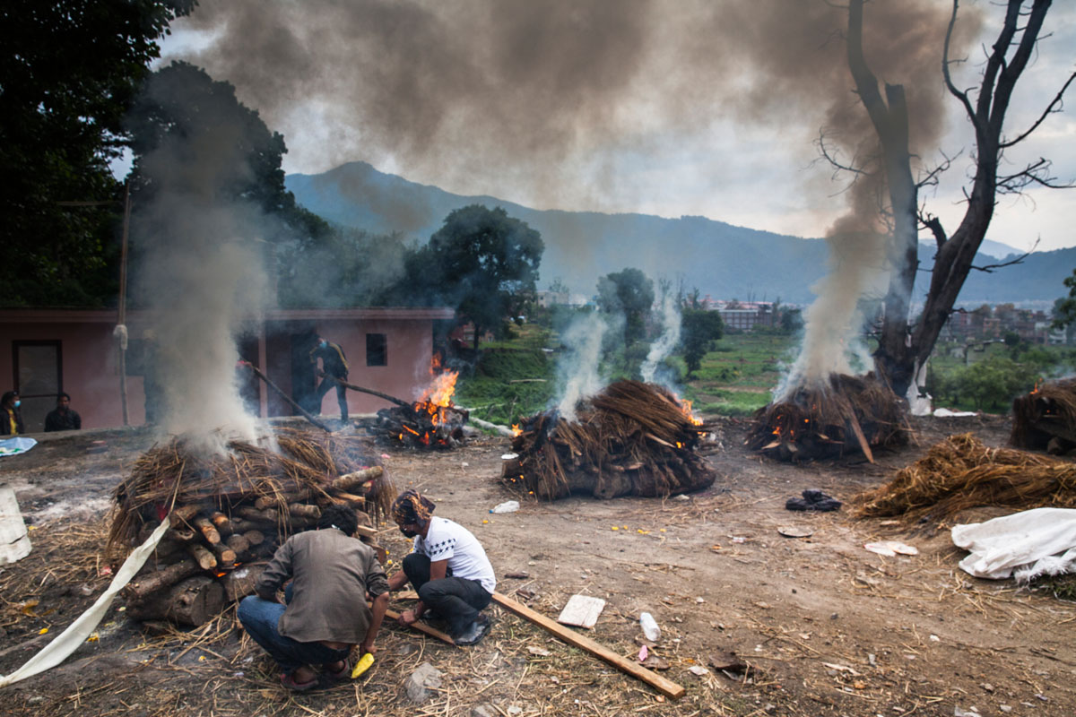 Bodies are cremated in the Buddhist tradition, two days after a huge 7.8-magnitude earthquake struck Nepal, and was felt as far as India and Pakistan.© Habitat for Humanity International/Ezra Millstein