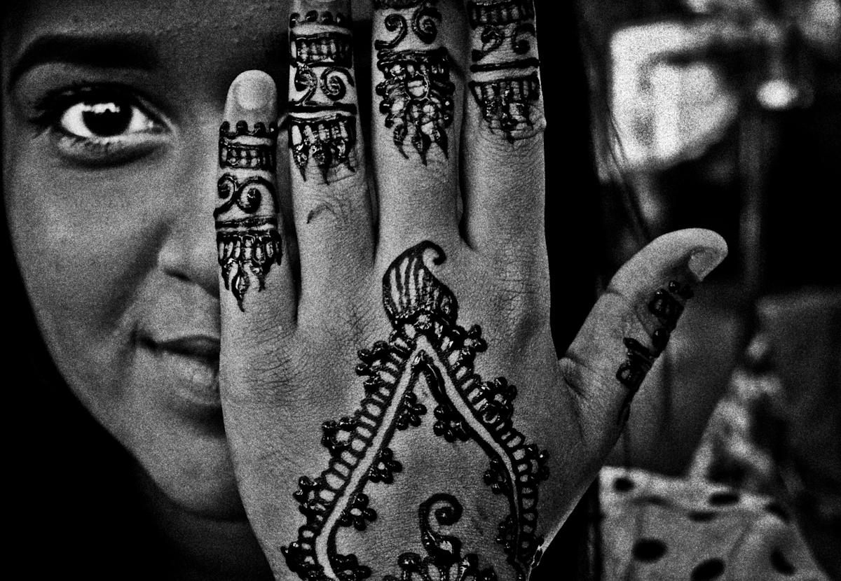 9/23/15 NY Neighborhood series. Jackson Heights Queens. A woman gets her hand painted with henna night before the Eid . (she didnt want to give her name).  74 street is filled with henna stands by teens making few extra dollar. © 2015 Yunghi Kim/Contact Press Images.