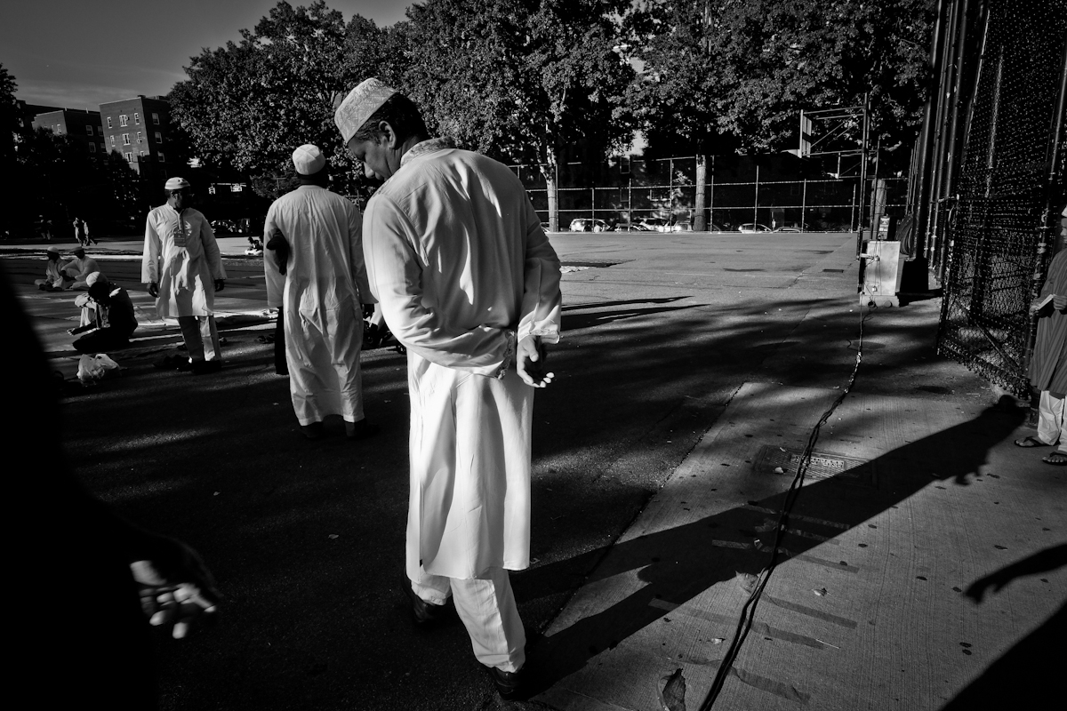 9/24/15 NY Neighborhood profiles series.  Jackson Heights Queens. Travers Park, morning Eid prayer.  © © 2015 Yunghi Kim/Contact Press Images.