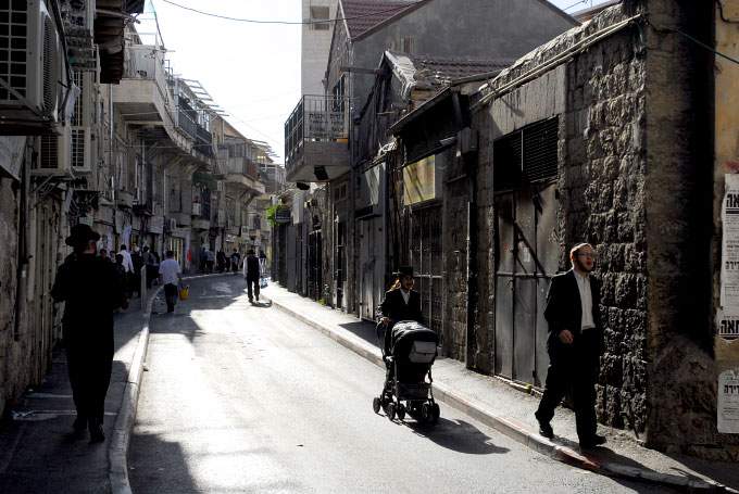 Daily street scene in Mea Sharim, a very conservative jewish neighborhood in Jerusalem.  