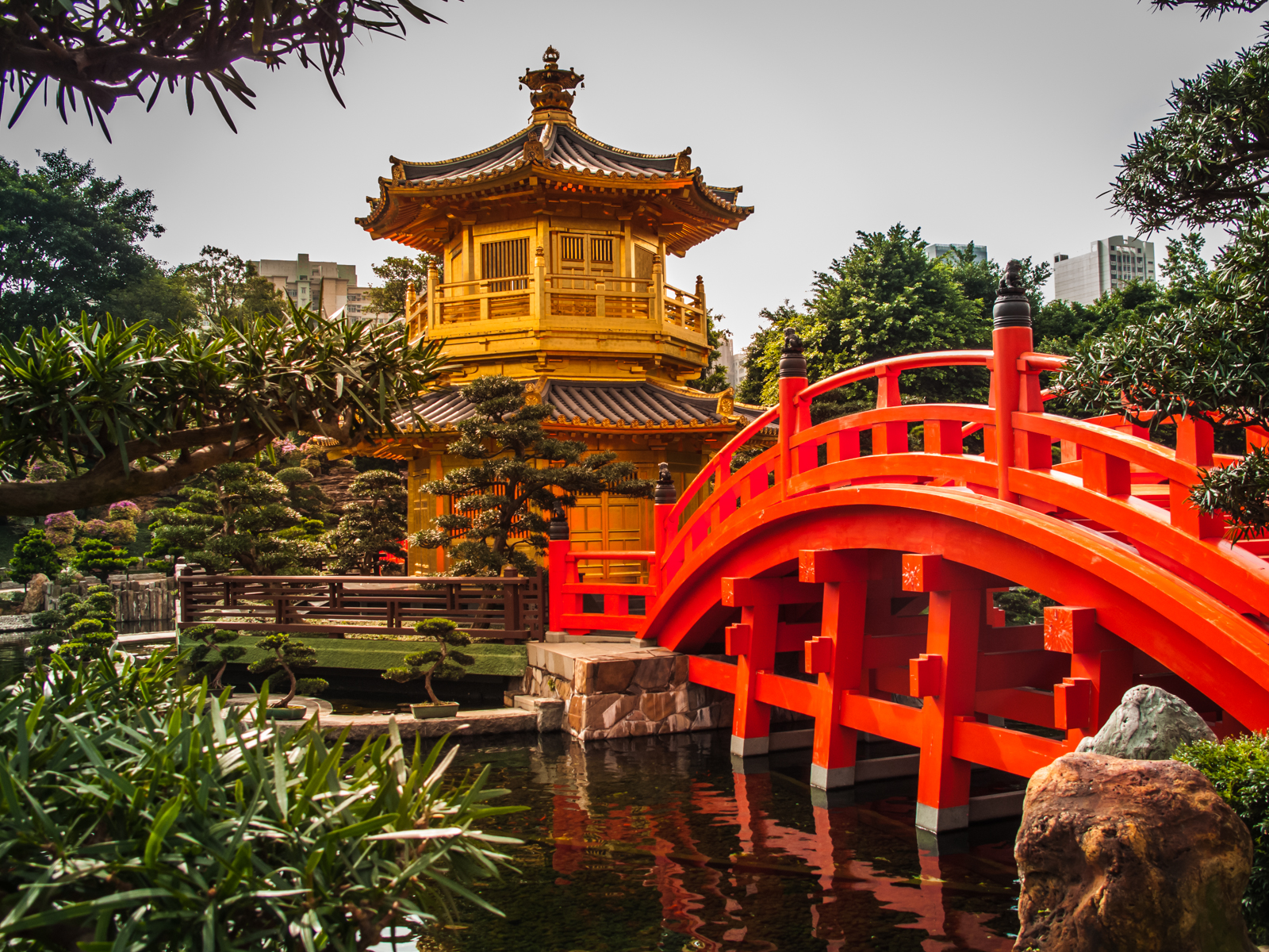 Chi Lin Nunnery bridge and pagoda