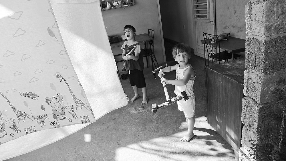 Niños jugando.Santa Clara, Villa Clara, Cuba.