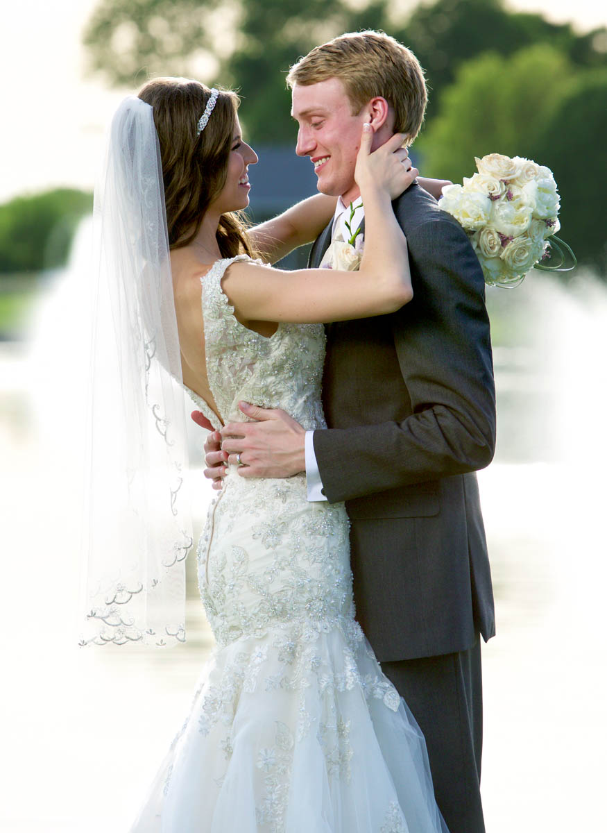 Outdoor portraits, wedding day of Alissa & Brandon in Jacksonville. Wedding photography by Tiffany & Steve Warmowski.