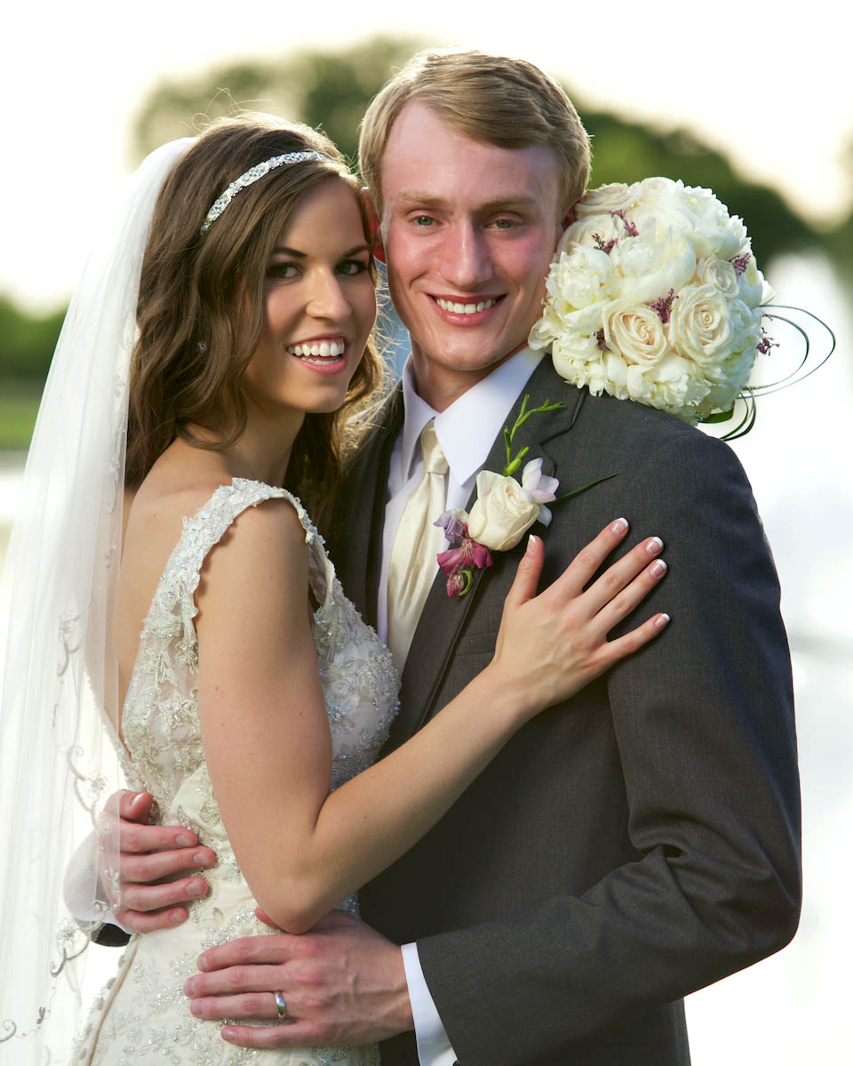 Outdoor portraits, wedding day of Alissa & Brandon in Jacksonville. Wedding photography by Tiffany & Steve Warmowski.