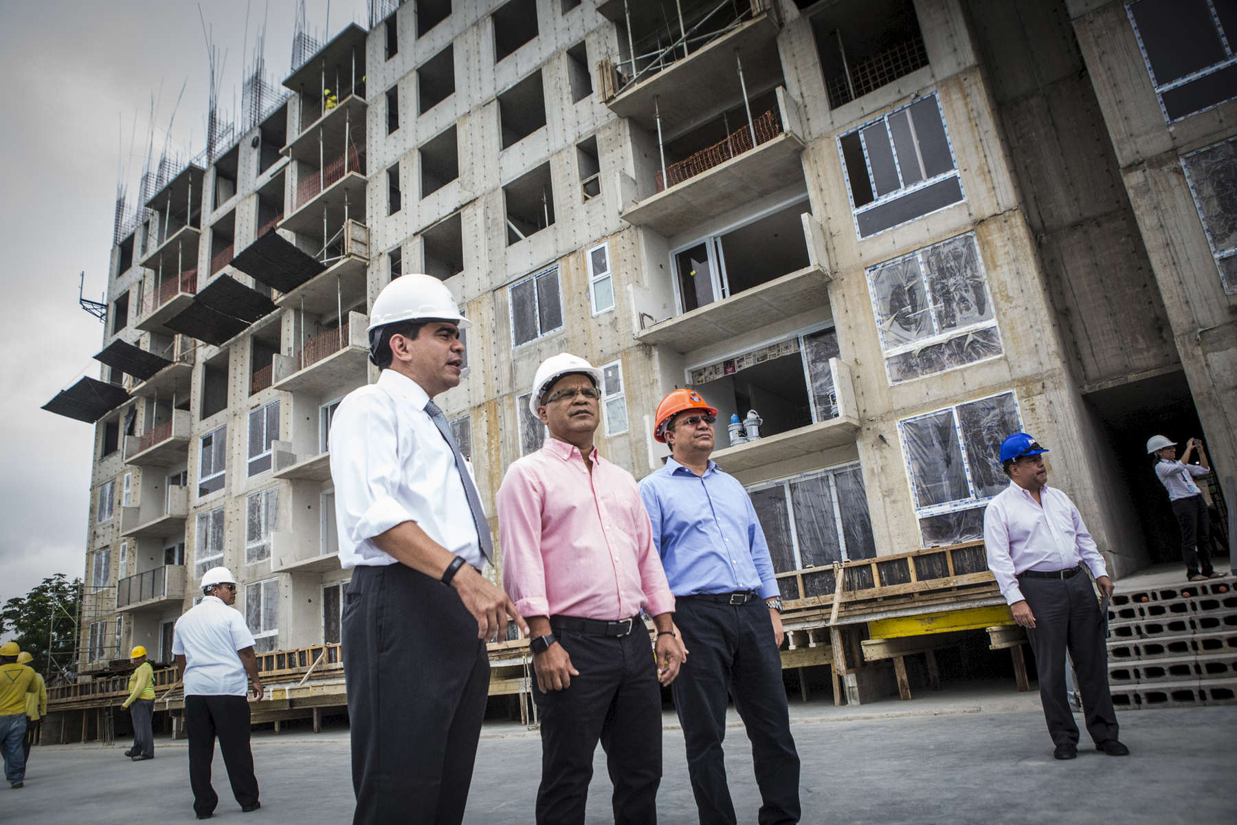 San Salvador, El Salvador- General Manager of Grupo Roble, Rafael Menéndez, Vice President of El Salvador, Óscar Ortiz, and President of ANDA (National Administration of Aqueducts and Sewers), Felipe Rivas stand outside the Vista Tower construction site in San Salvador, El Salvador, June 2018. (Jane Hahn)