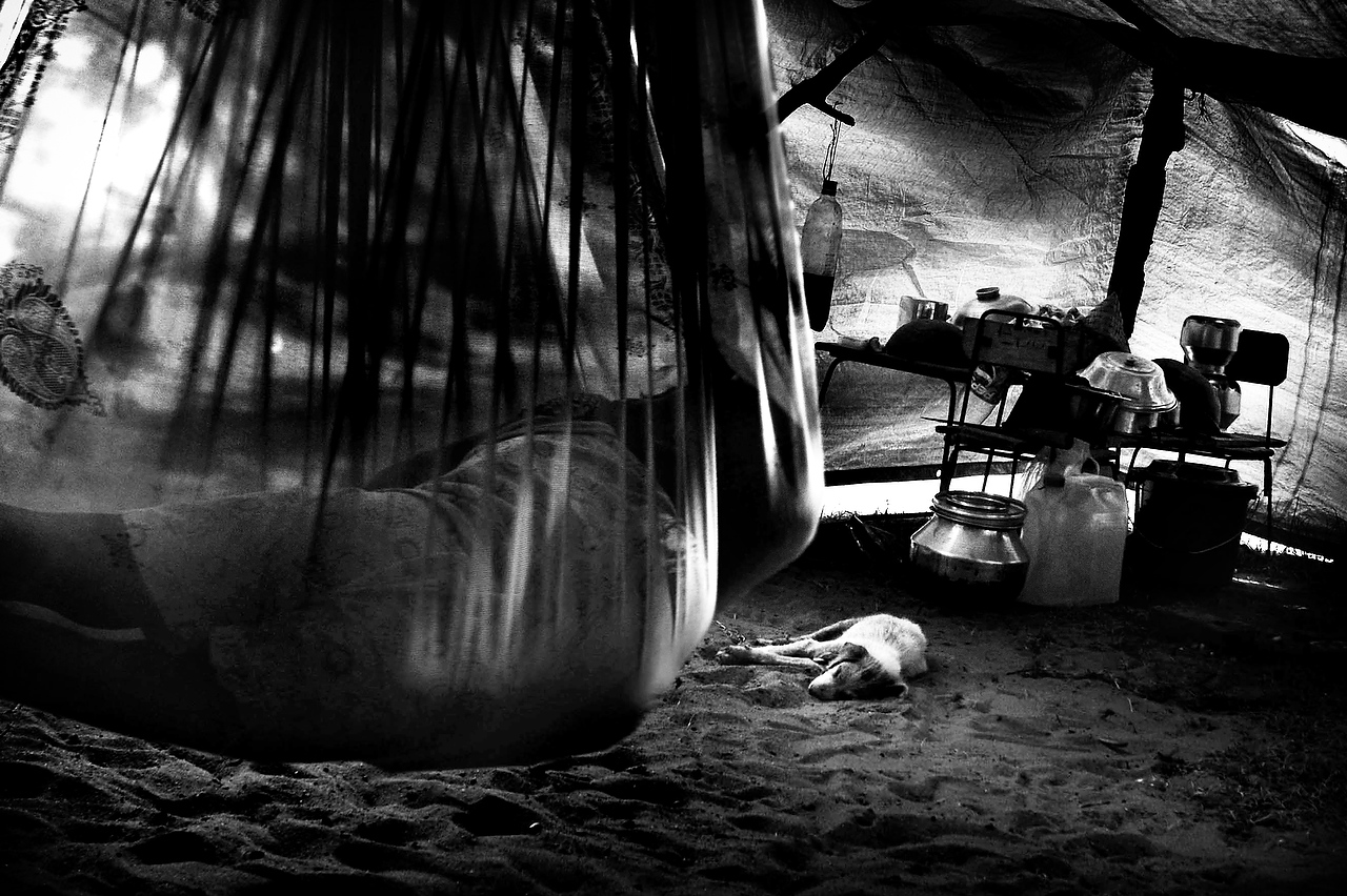 Ilankathurai Muguthuwaram.A child sleeps in a cancun in the makeshift tent in IDP camp in the LTTE controlled area of Eachchilampattai, Trincomalee.