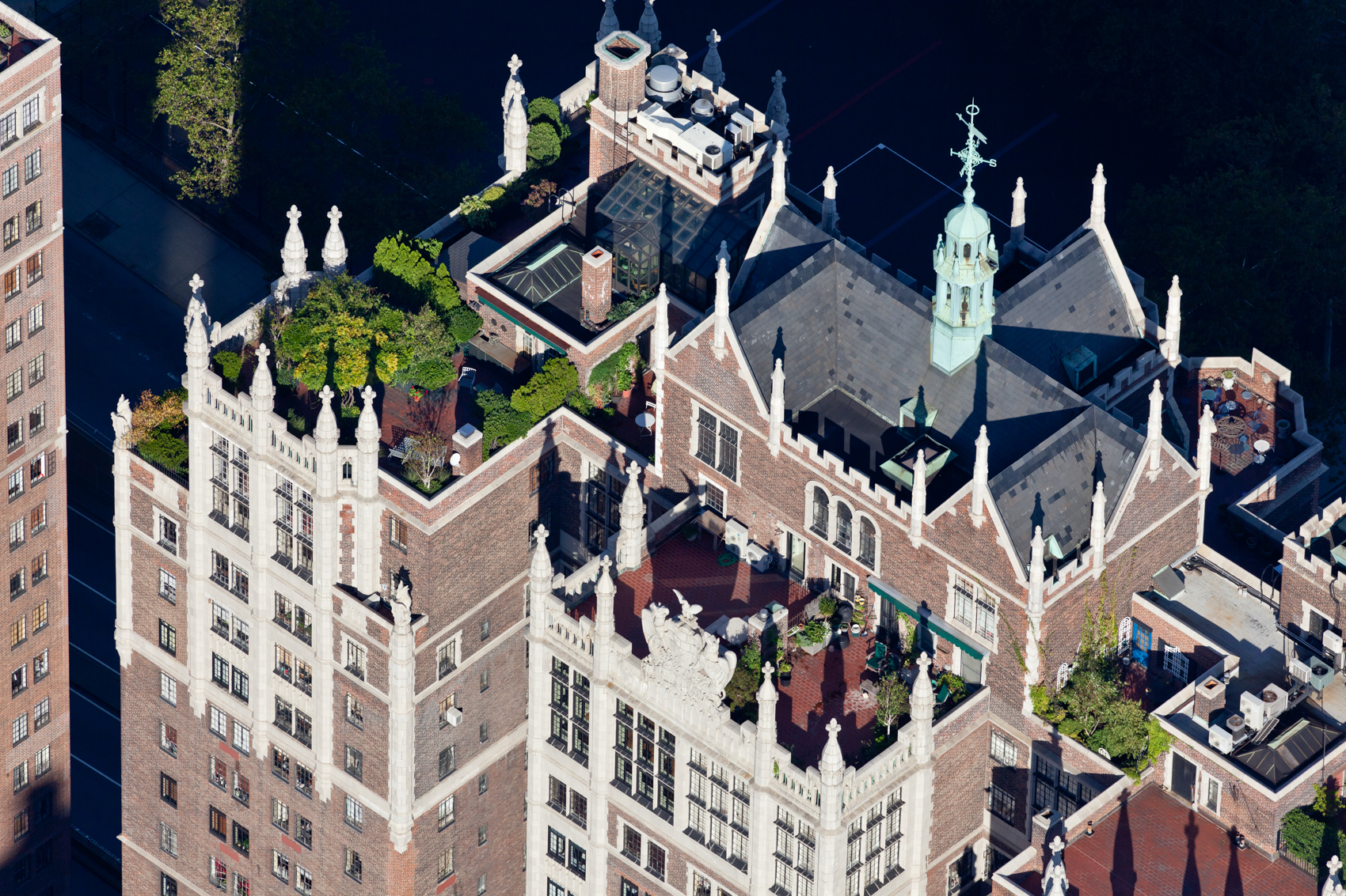 Winsor Tower, 5 Tudor City Pl, Murray Hill, Manhattan, NY, 10022, 40.74821,-73.970824, Tudor City, Manhattan: A mid-rise apartment building topped with terrace gardens detailed with Tudor style flourishes.