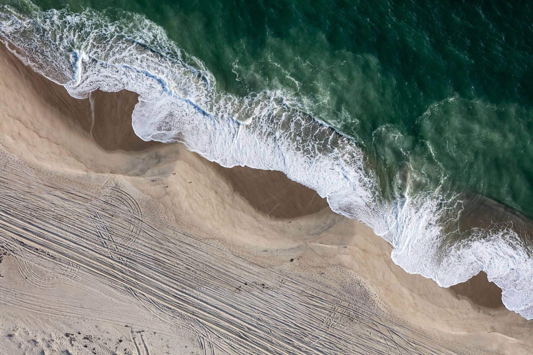 Shoreline Waves at Smith's Point, Nantucket, Massachusetts 2018 (180930-0404)