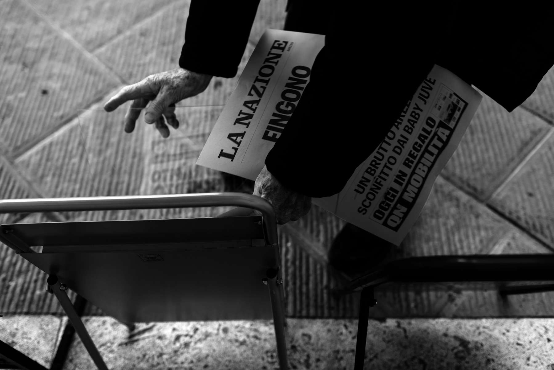 On November 26, 2023, Piero Scartoni puts the day’s headlines from La Nazione (the Nation) into a newsstand marquis. “Fingono,” (They pretend) reads the headline.  Published since 1859, La Nazione is Italy’s oldest continually published newspaper and predates Italy’s unification by two years.   