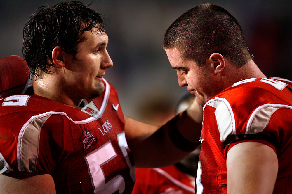 New Mexico's Robert Turner, left, consoles Erik Cook in the closing seconds of the Lobo's 21-27 loss to TCU at University Stadium on Nov. 11, 2006.