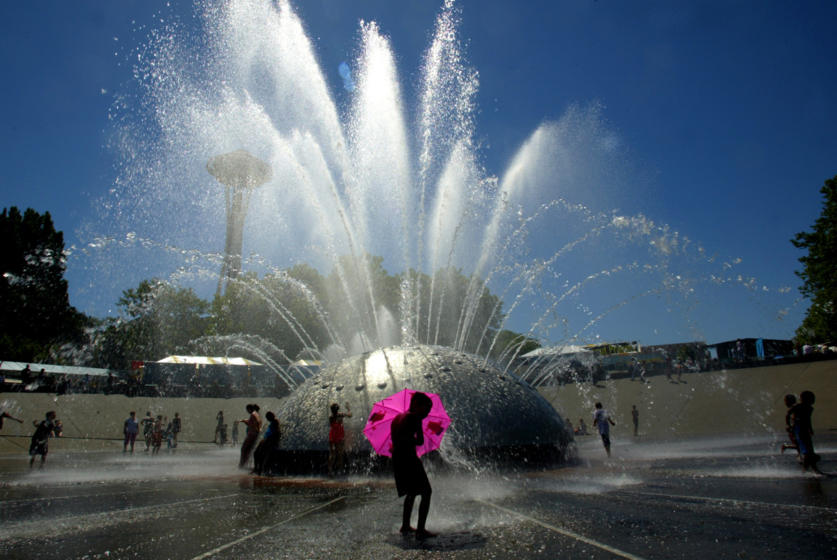 Seattle Center Fountain. (© copyright Karen Ducey)