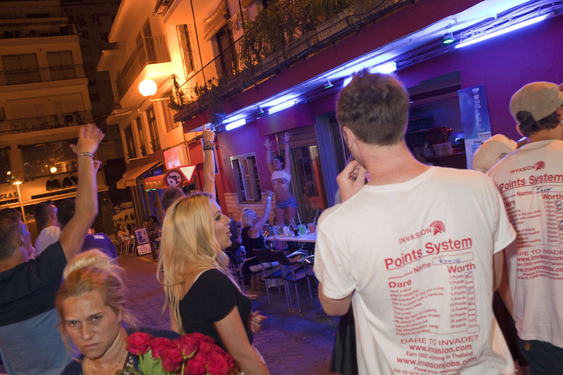 02:16 A British woman flashes her breasts in front of tourists on the Invasion Ibiza bar crawl in the West End area of San Antonio, Ibiza. The fine for shouting in the street, especially at night and not respecting the rest of others is up to €750.