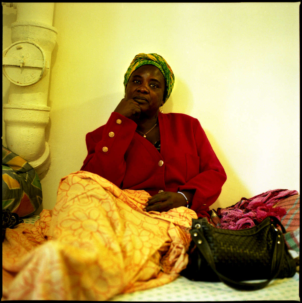 Kardiata est Mauritanienne. Elle a quitté son pays en 1989 pour fuir le conflit Sénégalo-Mauritanien. Sage-femme de formation, elle est arrivée en France à Marseille en 2004. Elle n'a que peu de nouvelles de ses enfants. Elle n'a pas de logement, pas de travail et pas de papiers.