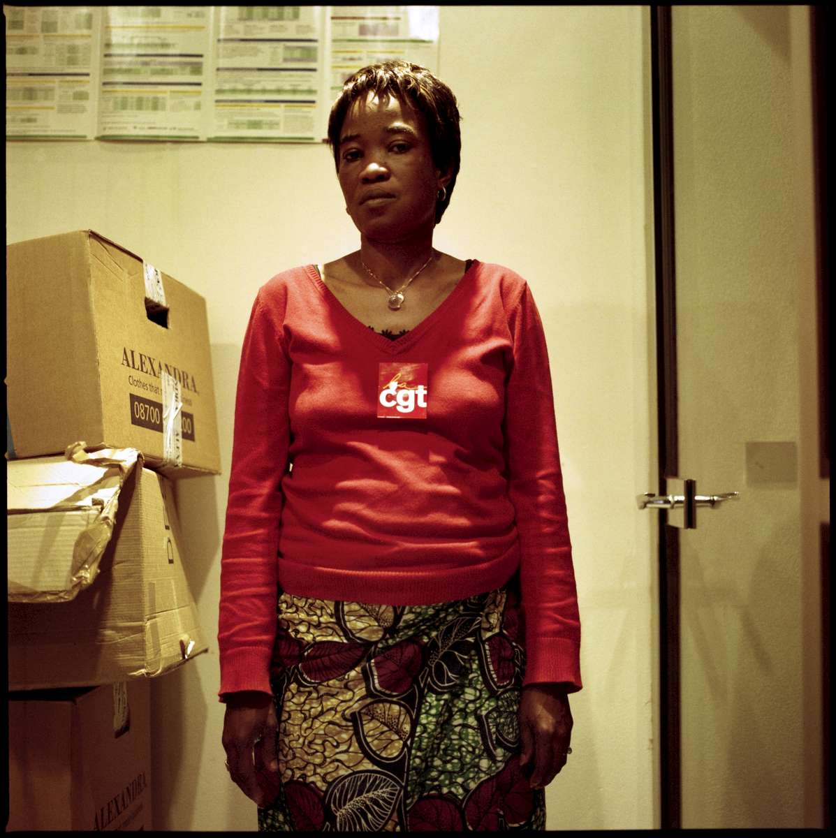 Hawa est Malienne et en grève depuis le 23  mai 2008. Sans papiers, elle occupe les locaux de l'entreprise qui l'emploie « Manet ». Elle est dans l'attente d'une régularisation.