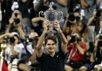 Roger Federer celebrates his 2007 U.S. Open victory.