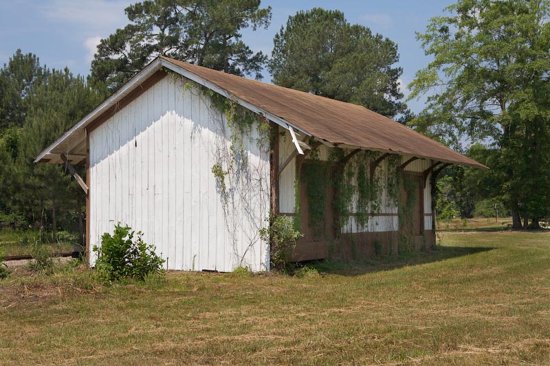 Former train station in Williams, South Carolina.  Currently sits unused and in need of TLC.