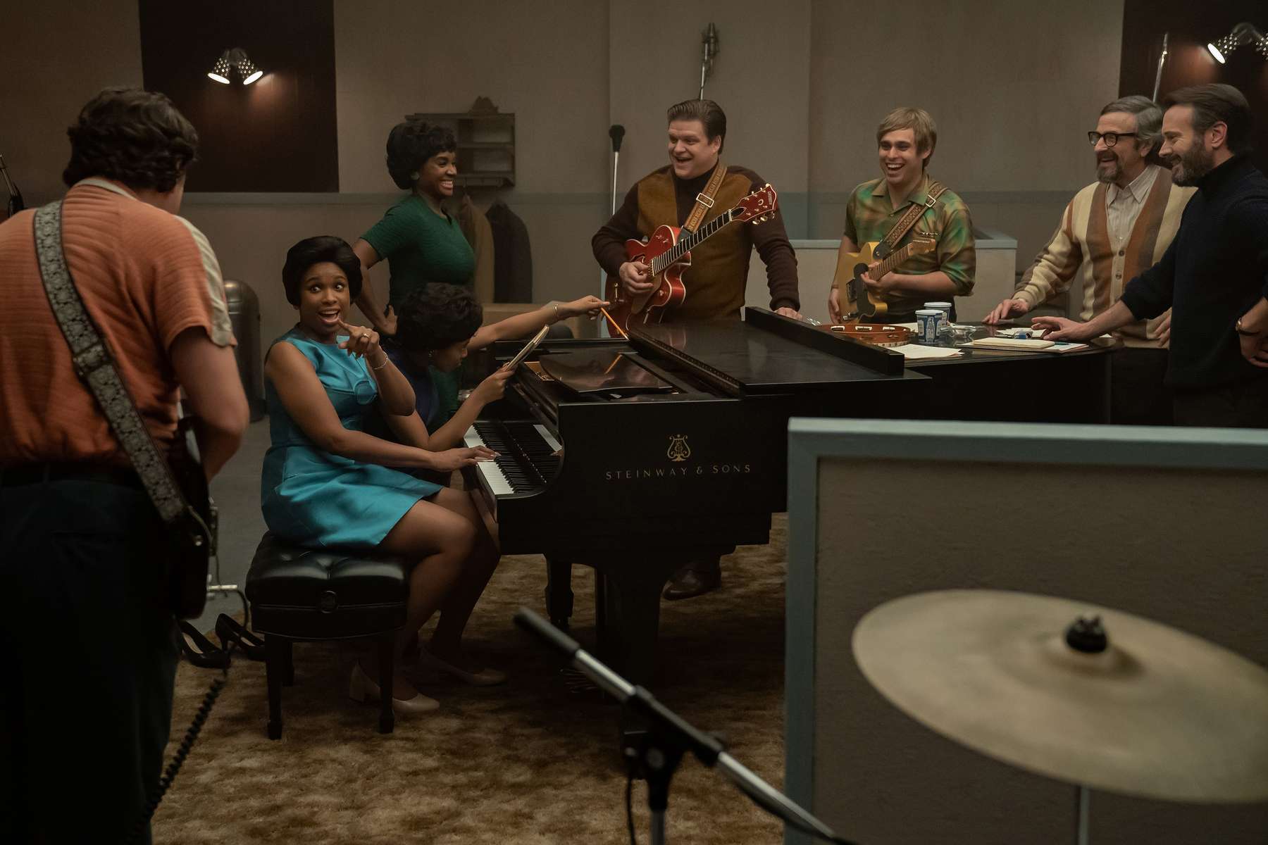 R_17527_RC(l-r.) Henry Riggs stars as Tommy Cogbill, Jennifer Hudson as Aretha Franklin, Hailey Kilgore as Carolyn Franklin, Saycon Sengbloh as Erma Franklin, Alec Barnes as Jimmy Johnson, John Giorgio as Chips Moman, Marc Maron as Jerry Wexler and Joe Knezevich as Tom Dowd inRESPECT, A Metro Goldwyn Mayer Pictures filmPhoto credit: Quantrell D. Colbert