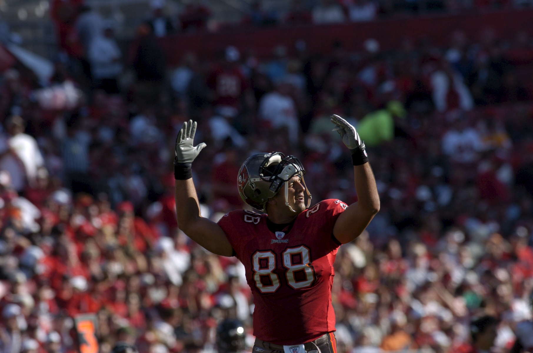 Anthony Becht, tight end for the Bucs, encourages the crowd to make some noise between the third and fourth quarters Sunday, December 16, 2007 at Raymond James Stadium. Shortly afterwards he caught a touchdown pass from Jeff Garcia to put the Bucs ahead of the Atlanta Falcons 36-3. 