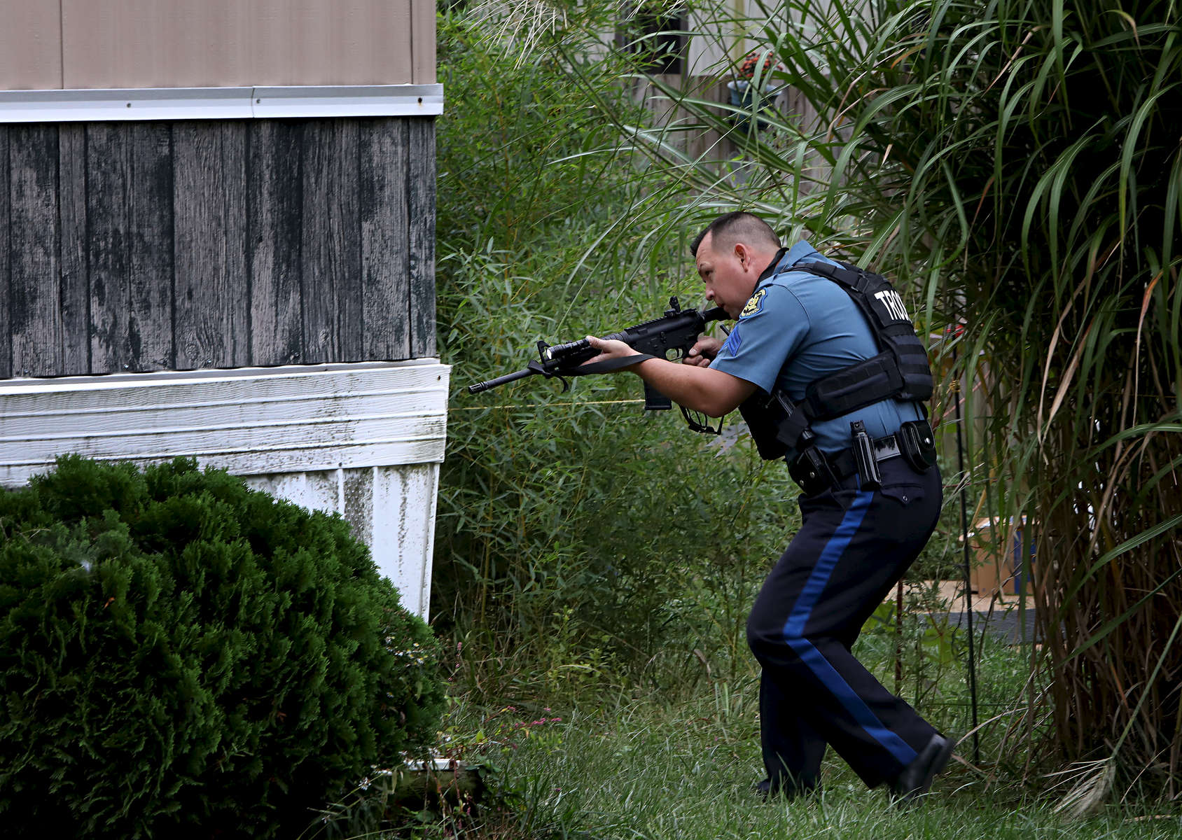 A Missouri State Trooper searches for suspects wanted in connection with a homicide in an area off of Golden Oak Drive in Fenton on Wednesday, Oct. 11, 2017.Photo by David Carson, dcarson@post-dispatch.com