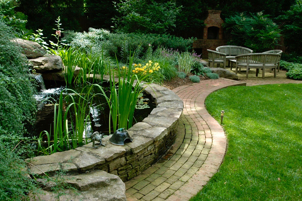 Charlotte-upscale-landscape-design-with-water-features