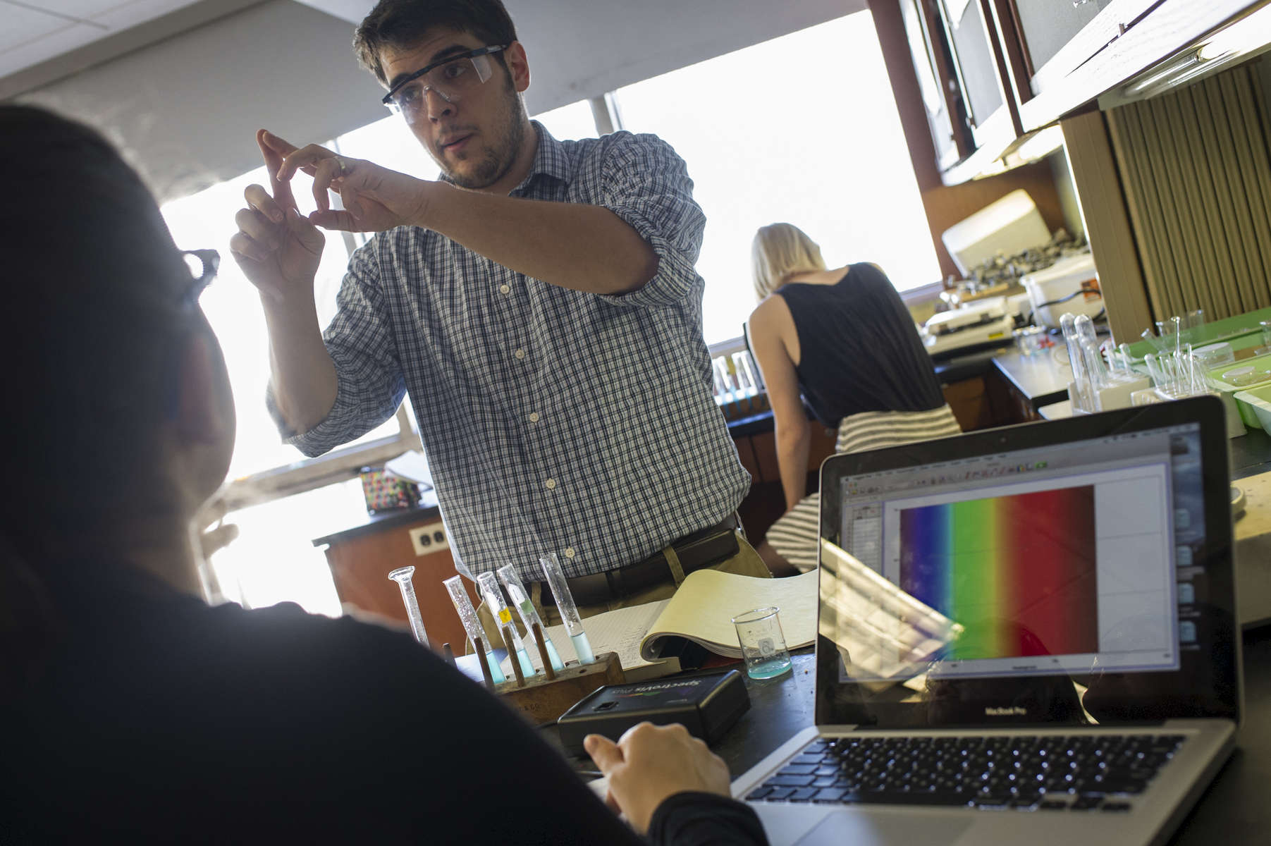 High school Science teacher Dr. Zachary Hund explains the importance of calibrating the spectrometer with a ‘blank’ cuvette for an absorption spectroscopy experiment with a student in an AT (Advanced Topics) Chemistry class at the University of Chicago Laboratory Schools, November 9, 2016.