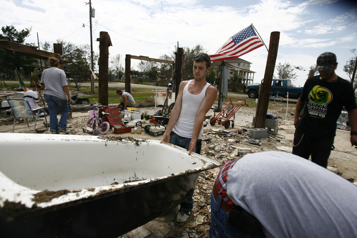 Michael Casonover's family salvages what they can from their home on Oak Island in Chambers County on Monday, Sept. 15, 2008. 