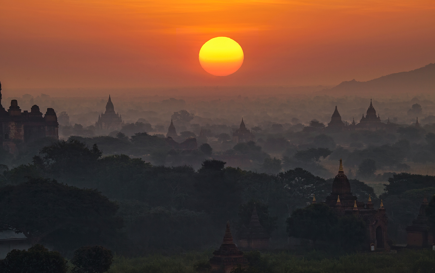 Stunning sunrise over Bagan