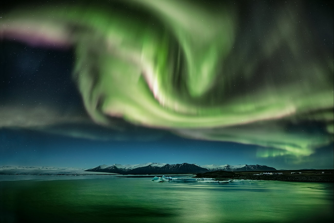 Amazing Aurora Borealis in Jokulsarlon, Iceland