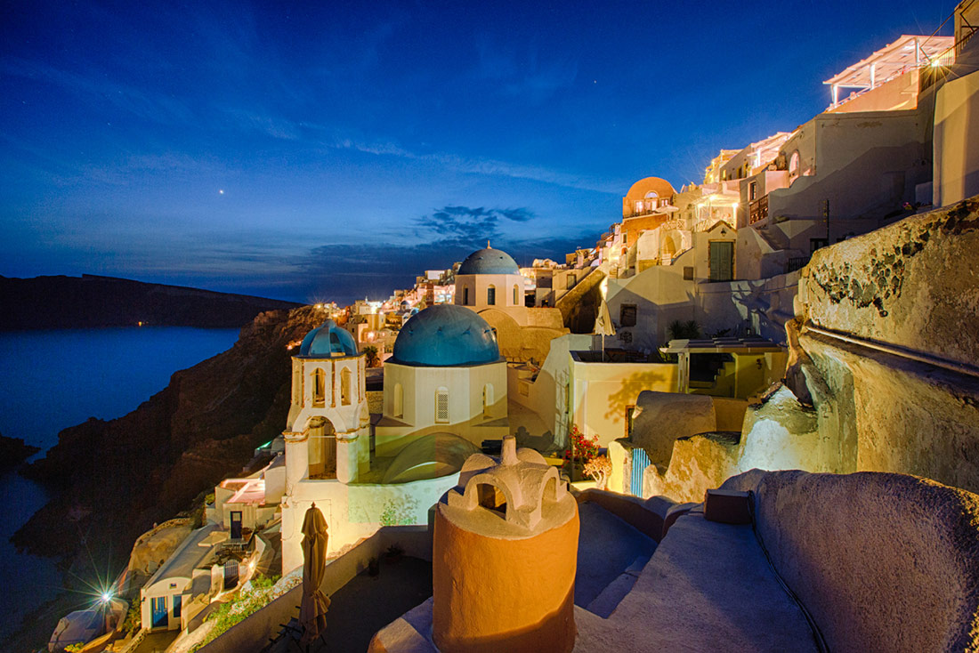 Sunset in the town of Oia in Santorini, Greece