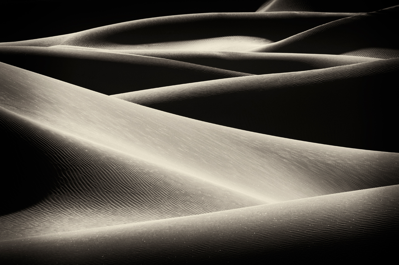 Nudes in the sand, Death Valley
