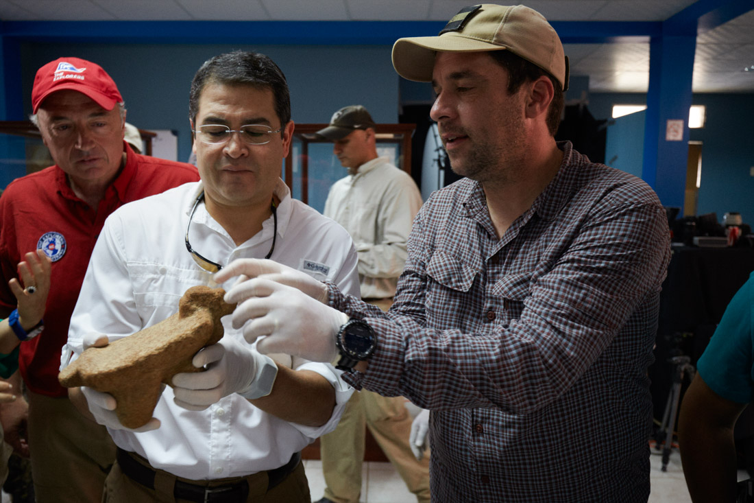 Honduras president Juan Orlando Hernández visits the lab at Aguacate military airfield to inspect artifacts recovered from the Mosquitia jungle.