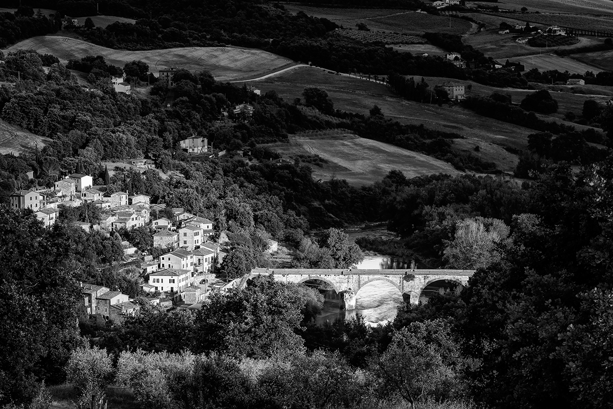 Umbria, ItalyImage No: 15-029277-bw  Click HERE to Add to Cart