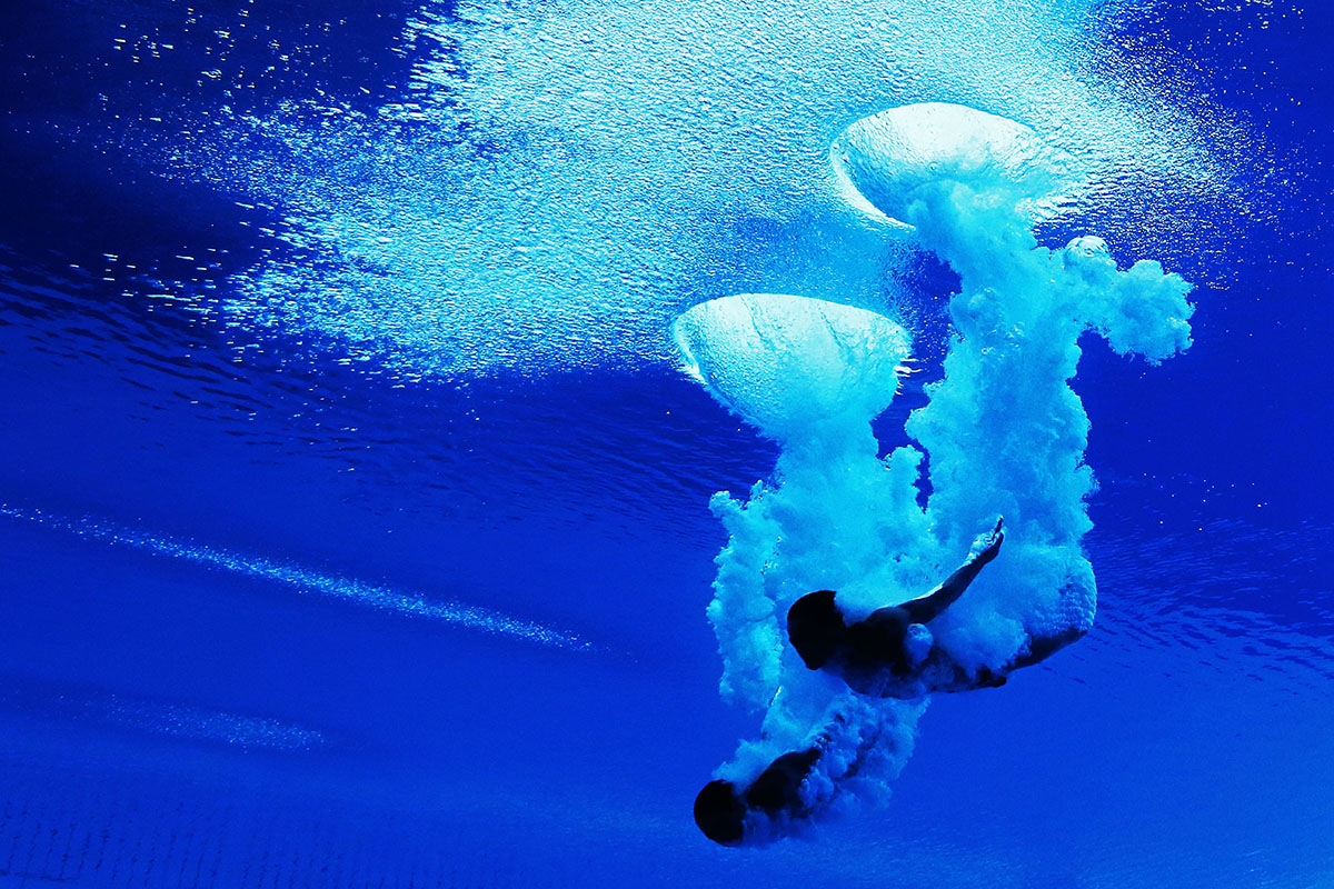 Yuan Cao and Yanguan Zhang of China compete in the Men's 10m Platform Synchronised Diving final on day two of the 15th FINA World Championships at Piscina Municipal de Montjuic on July 21, 2013 in Barcelona, Spain. 