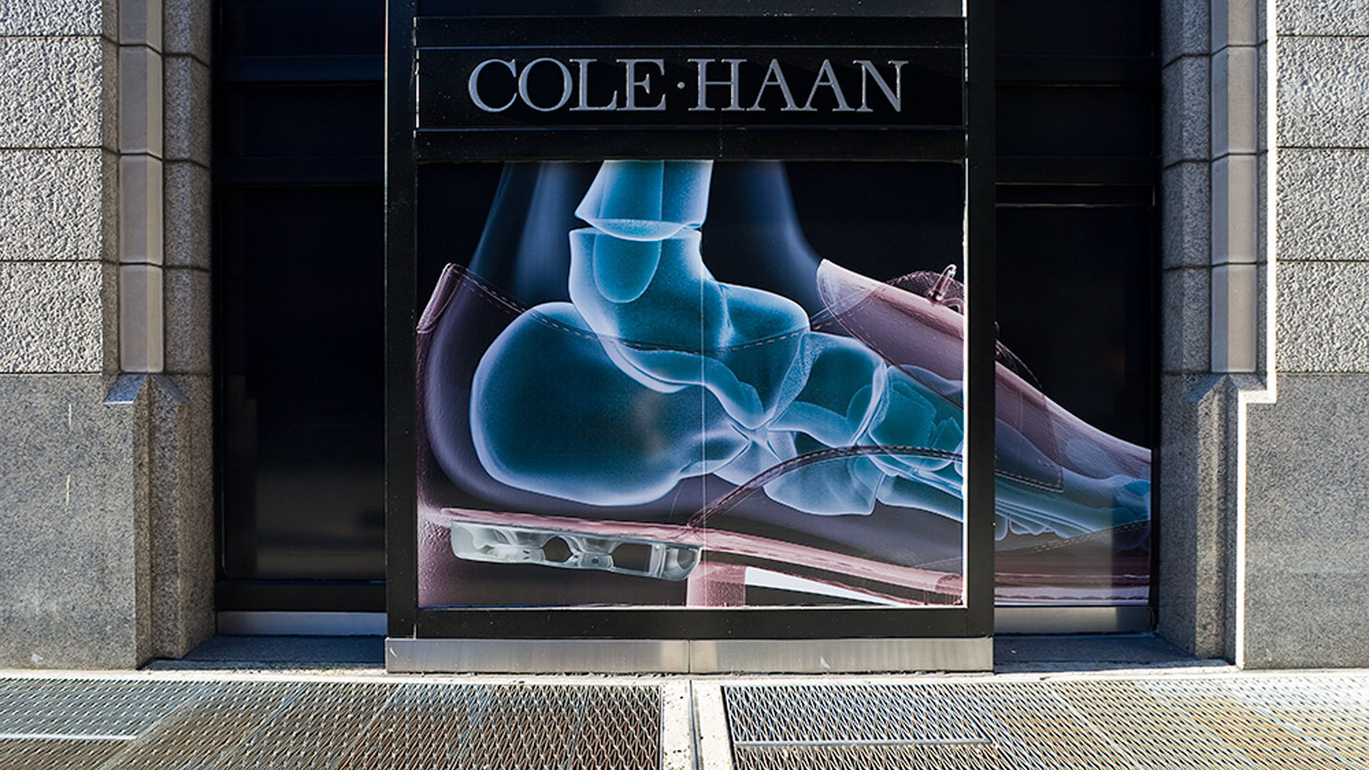 2007 | In-store promo for Cole Haan’s ‘AIR’ line of men’s and women’s shoes for their NY flagship store on Madison Avenue.Credits:Agency: Assouline IncCreative Director: Gary BreslinProducer: Forrest HeidlCG Artists: Nicholas Fischer, Michael Vicari, Justin AcreeLarge print renders: Nicholas FischerPhotography: Saul Metnick