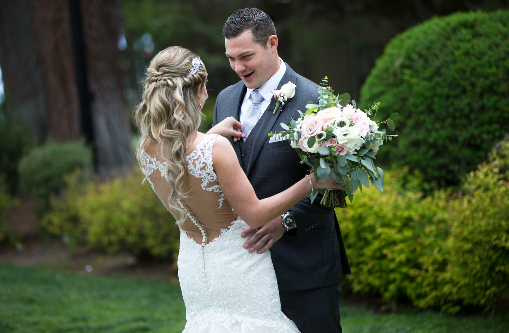 groom-and-bride-fisrt-look-Tahoe