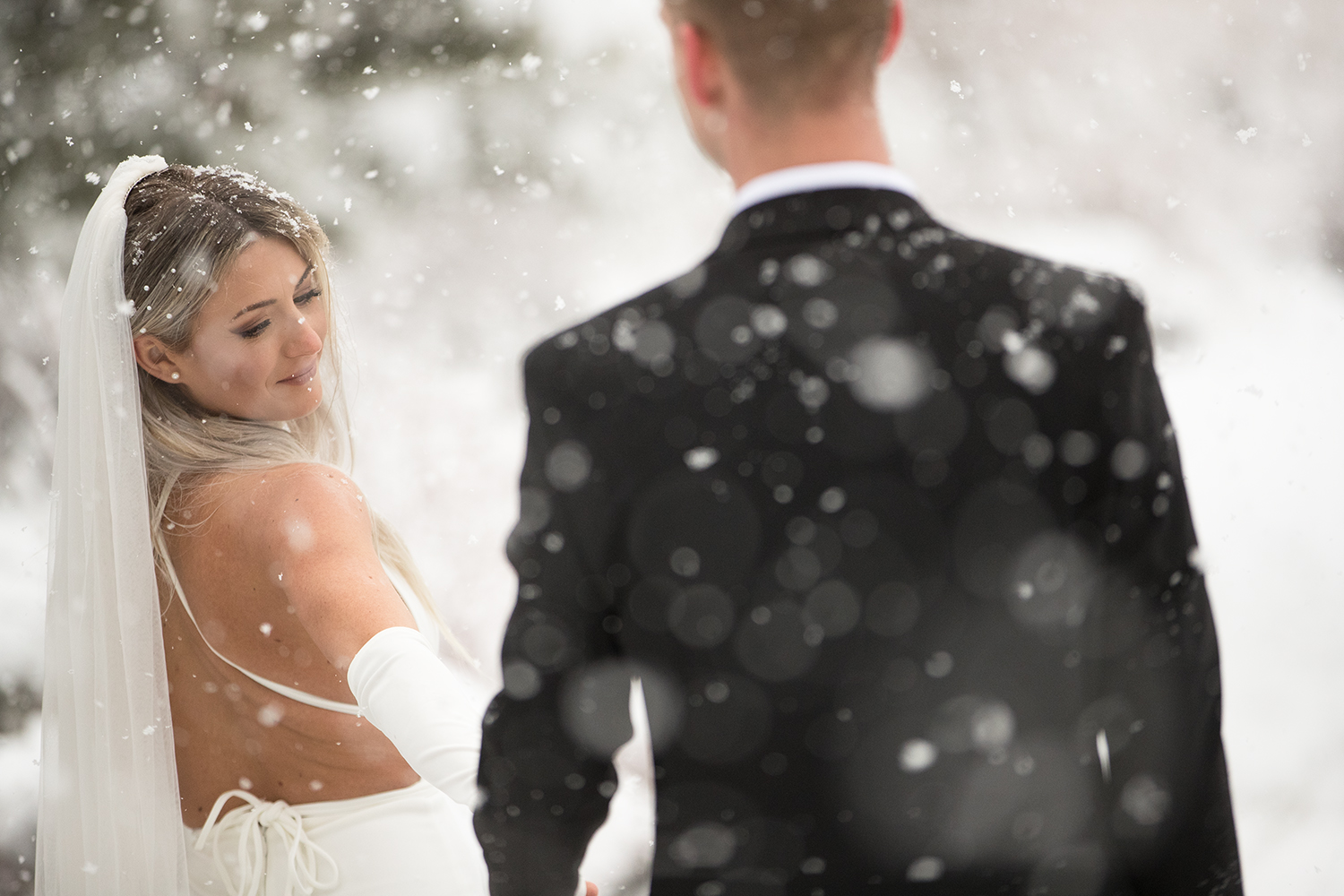 winter-bride-and-groom-Tahoe