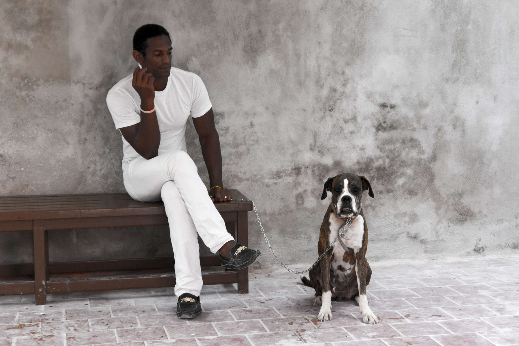 Cuba_28-man-with-dog