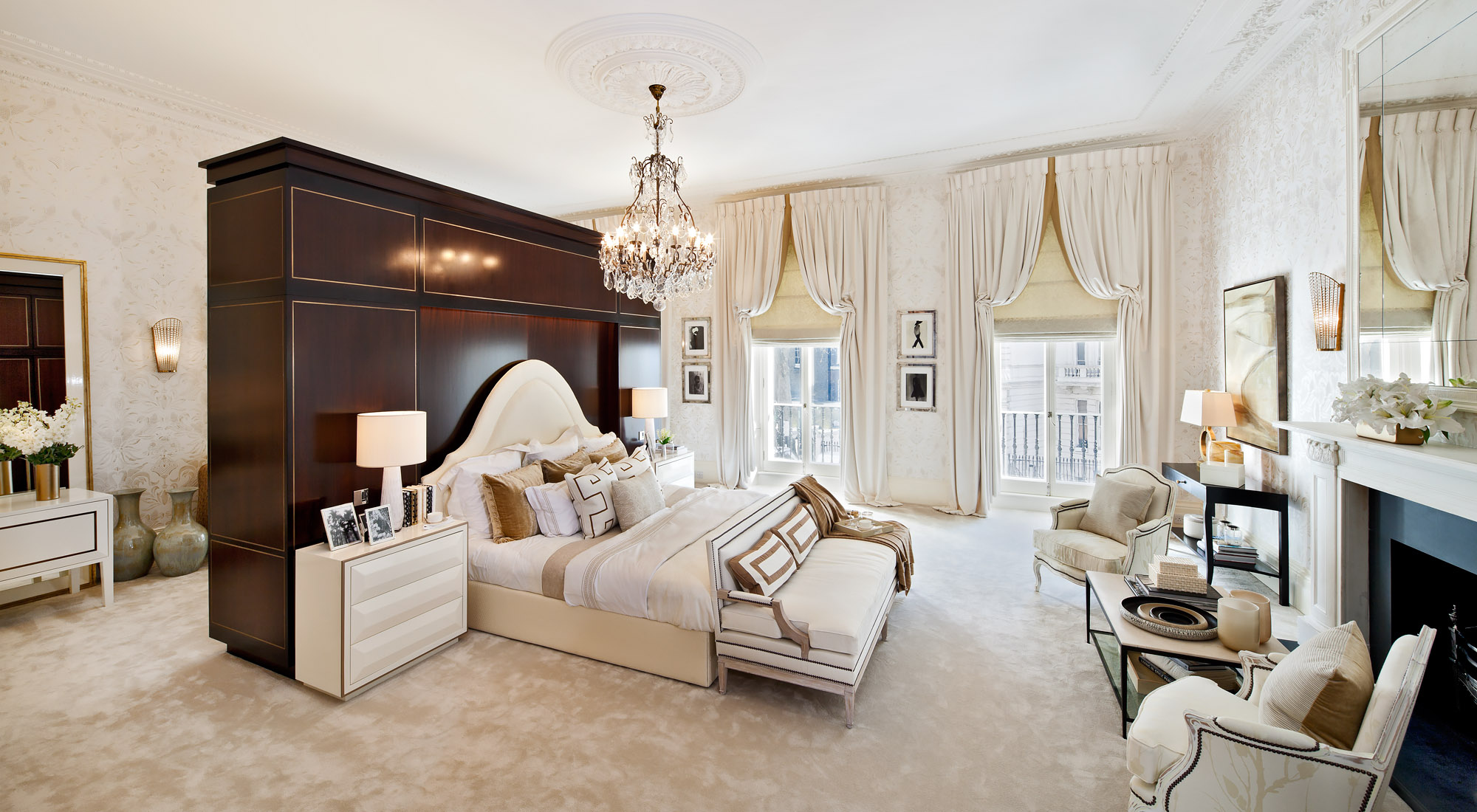 Luxurious bedroom in super-prime residential development of former Red Cross HQ from 8 terraced houses into 17 spacious apartments. Architect: PDP LDN
