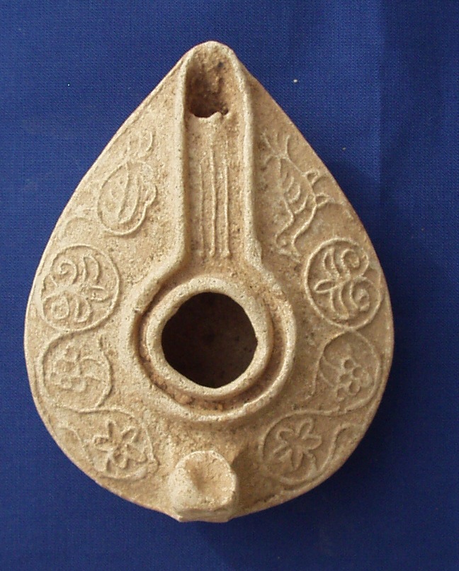 A very early Islamic oil lamp illuminated with two birds; in later Islamic objects there are no pictures, only ornaments.nerisl3